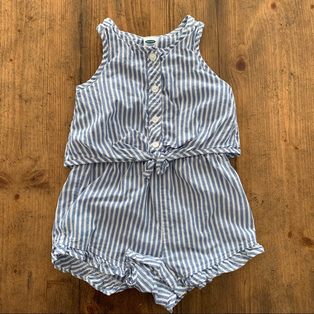 Old Navy Baby Girl Romper Size 12-18 months